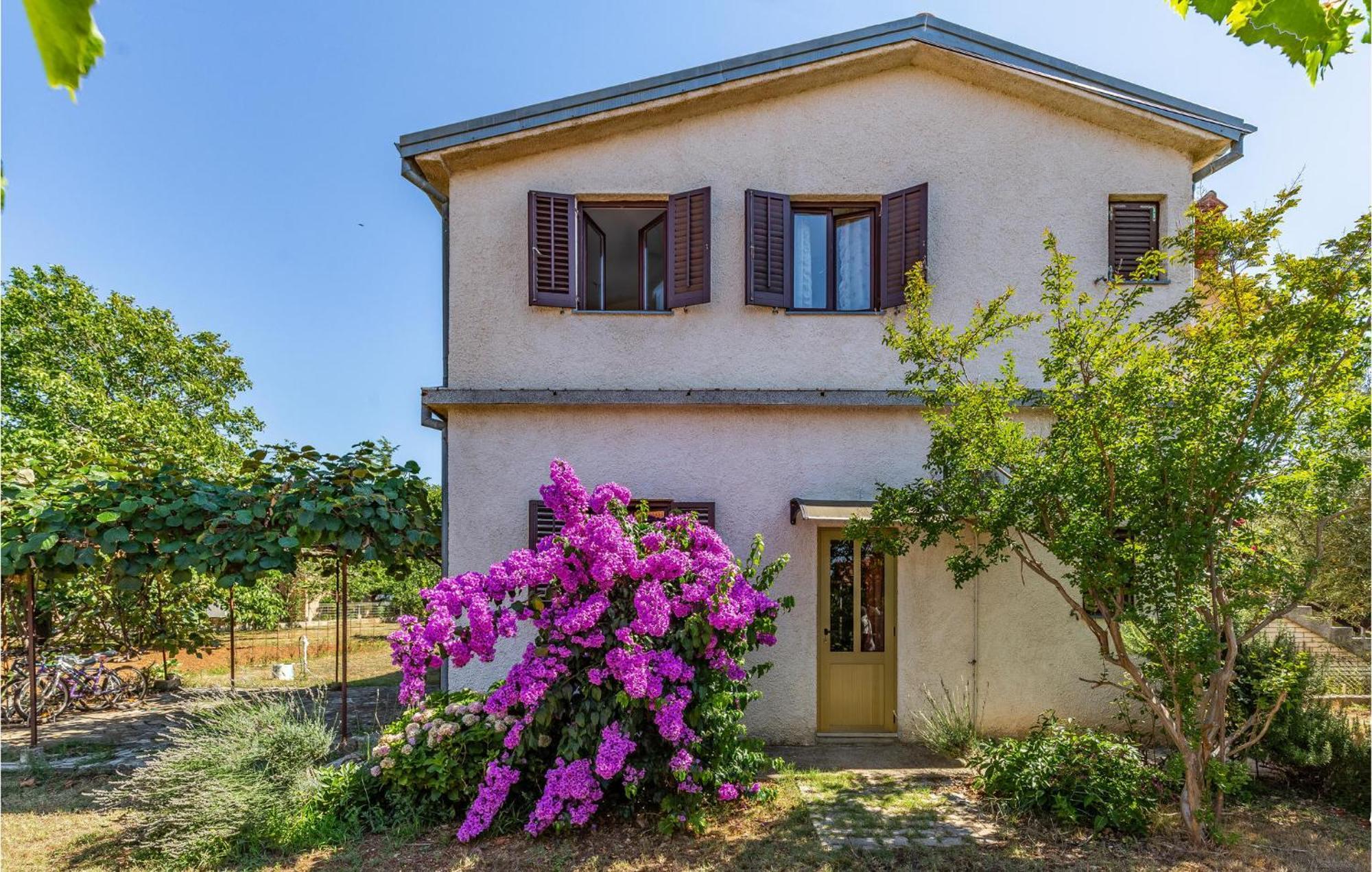 Awesome Apartment In Medulin With Kitchen Exterior foto