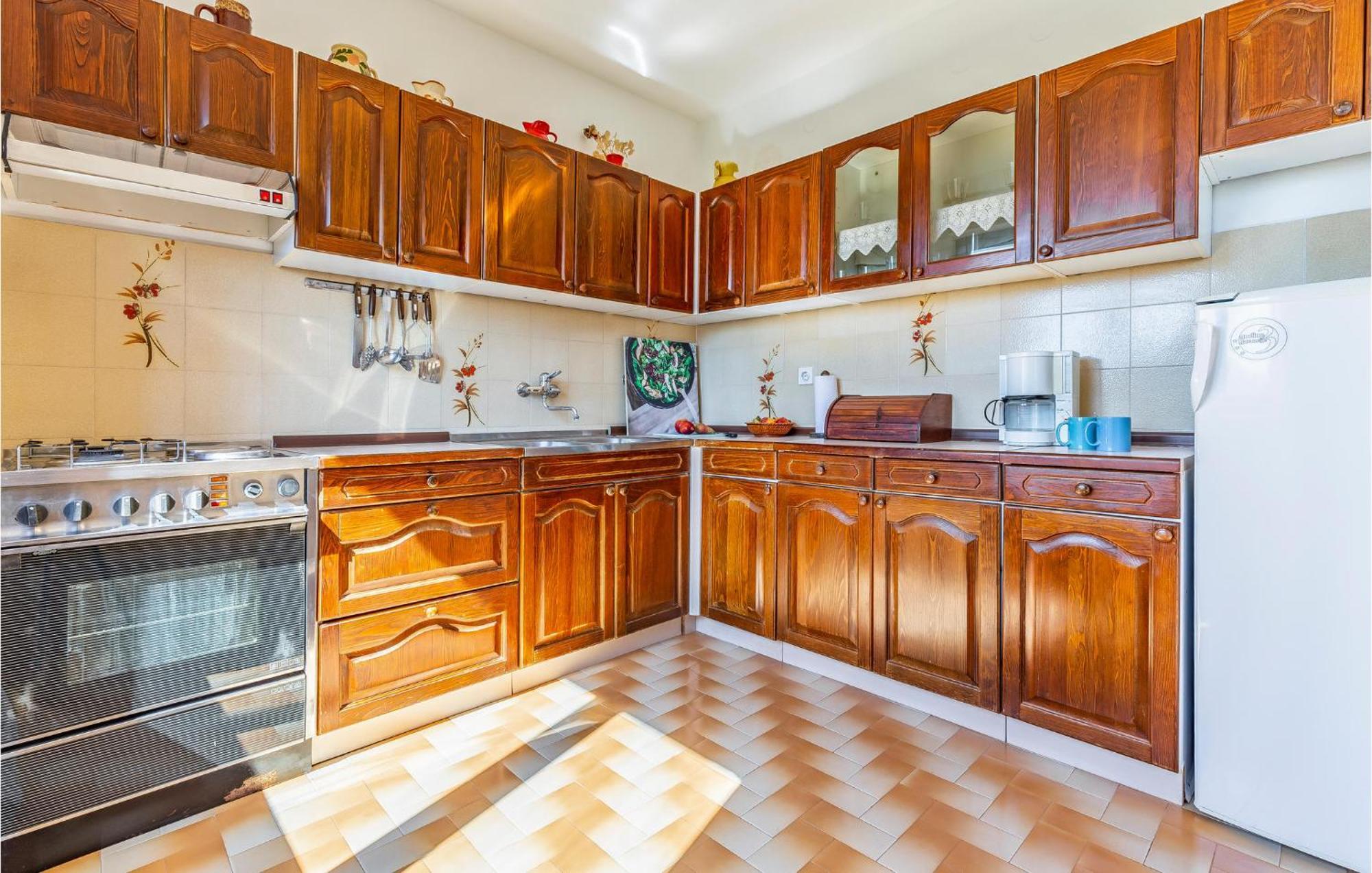 Awesome Apartment In Medulin With Kitchen Exterior foto