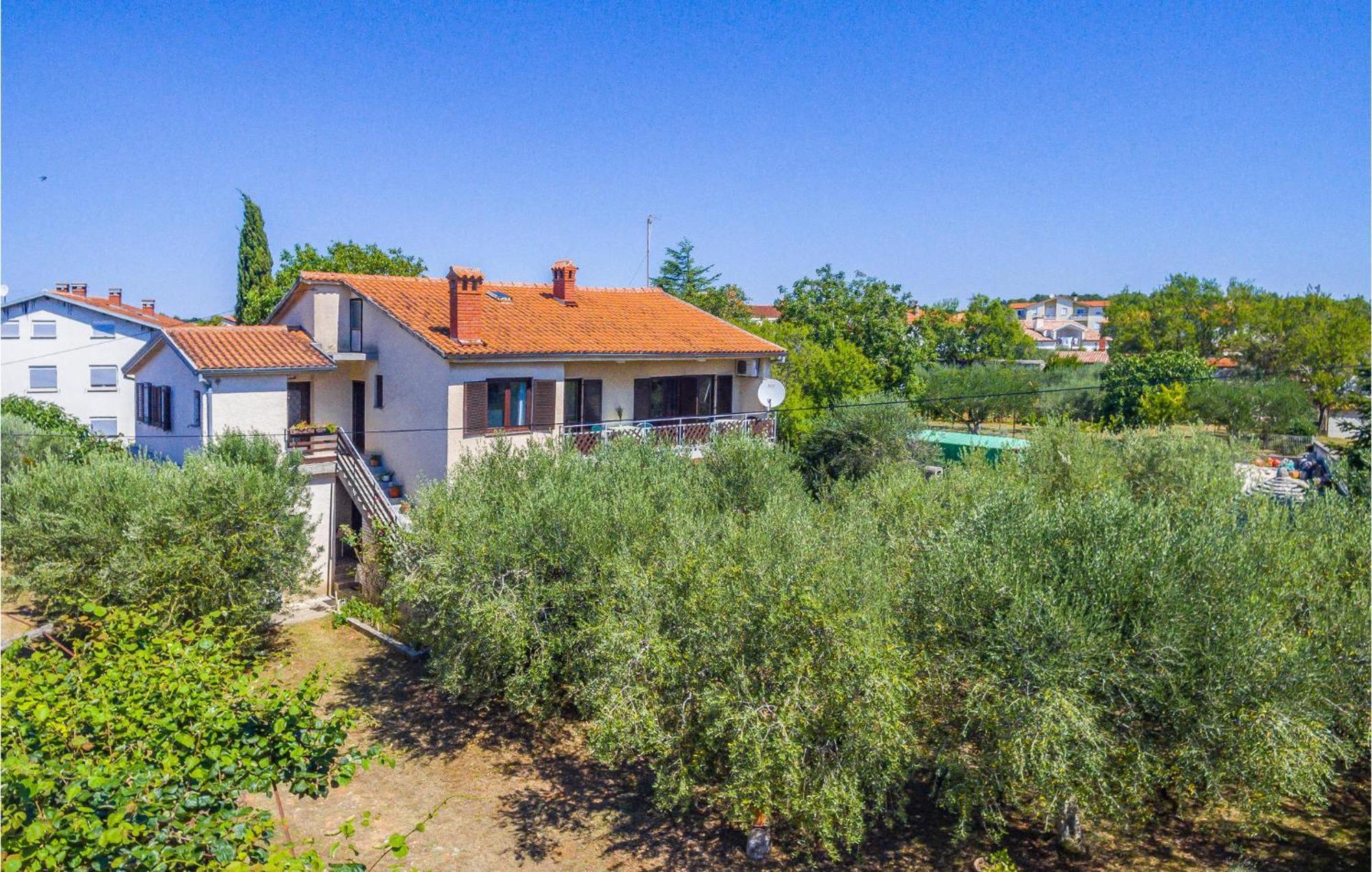 Awesome Apartment In Medulin With Kitchen Exterior foto